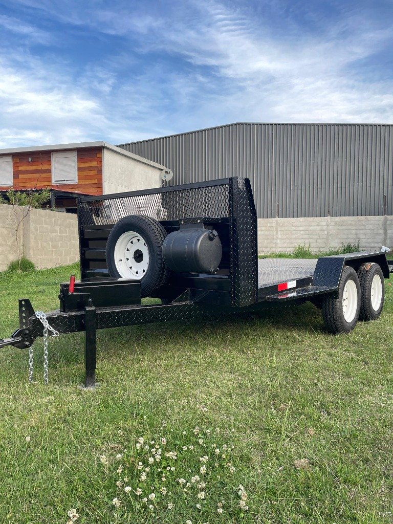 Trailer con tanque de agua